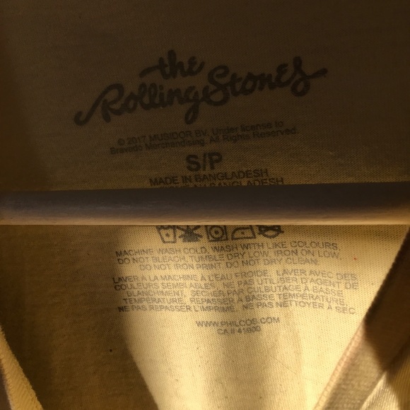 2/$20🦋ROLLING STONES TEE - Picture 3 of 3